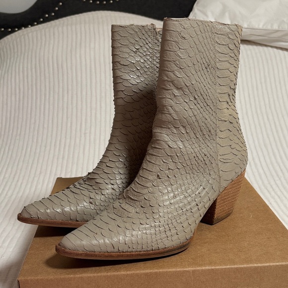Matisse Shoes - Matisse Textured Cream Heeled Boots